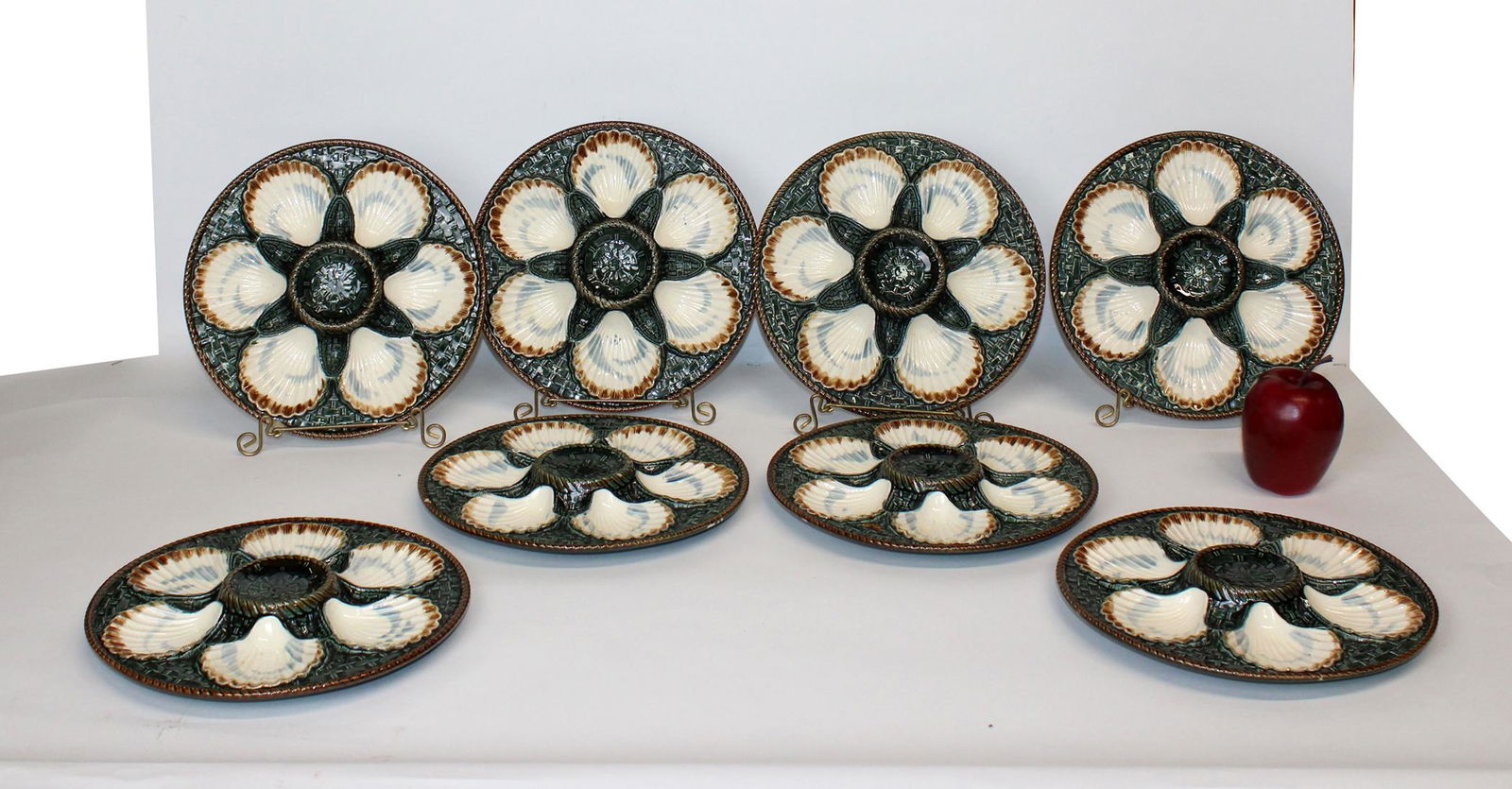 Set of 8 French Longchamps oyster plates (1 of 9)