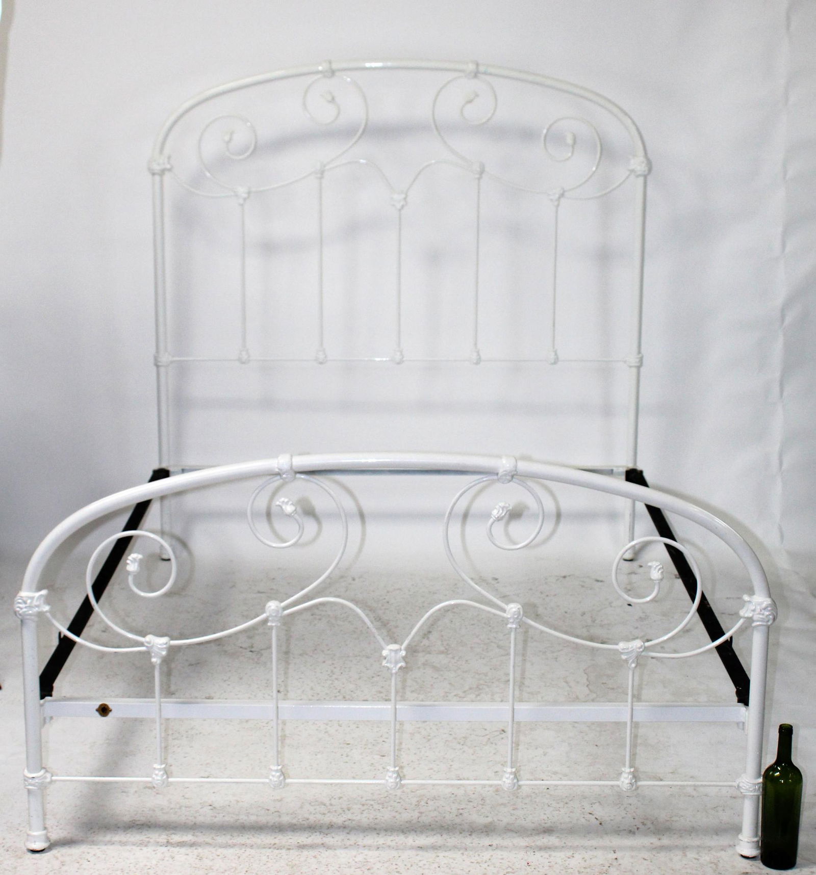 Brass Beds of Virginia queen size brass bed (1 of 6)