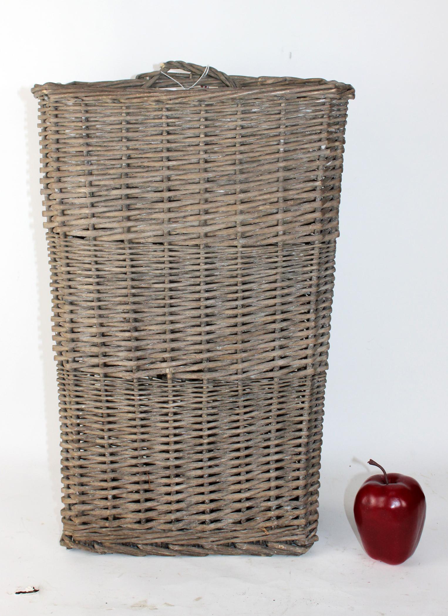 Primitive wicker basket (1 of 4)