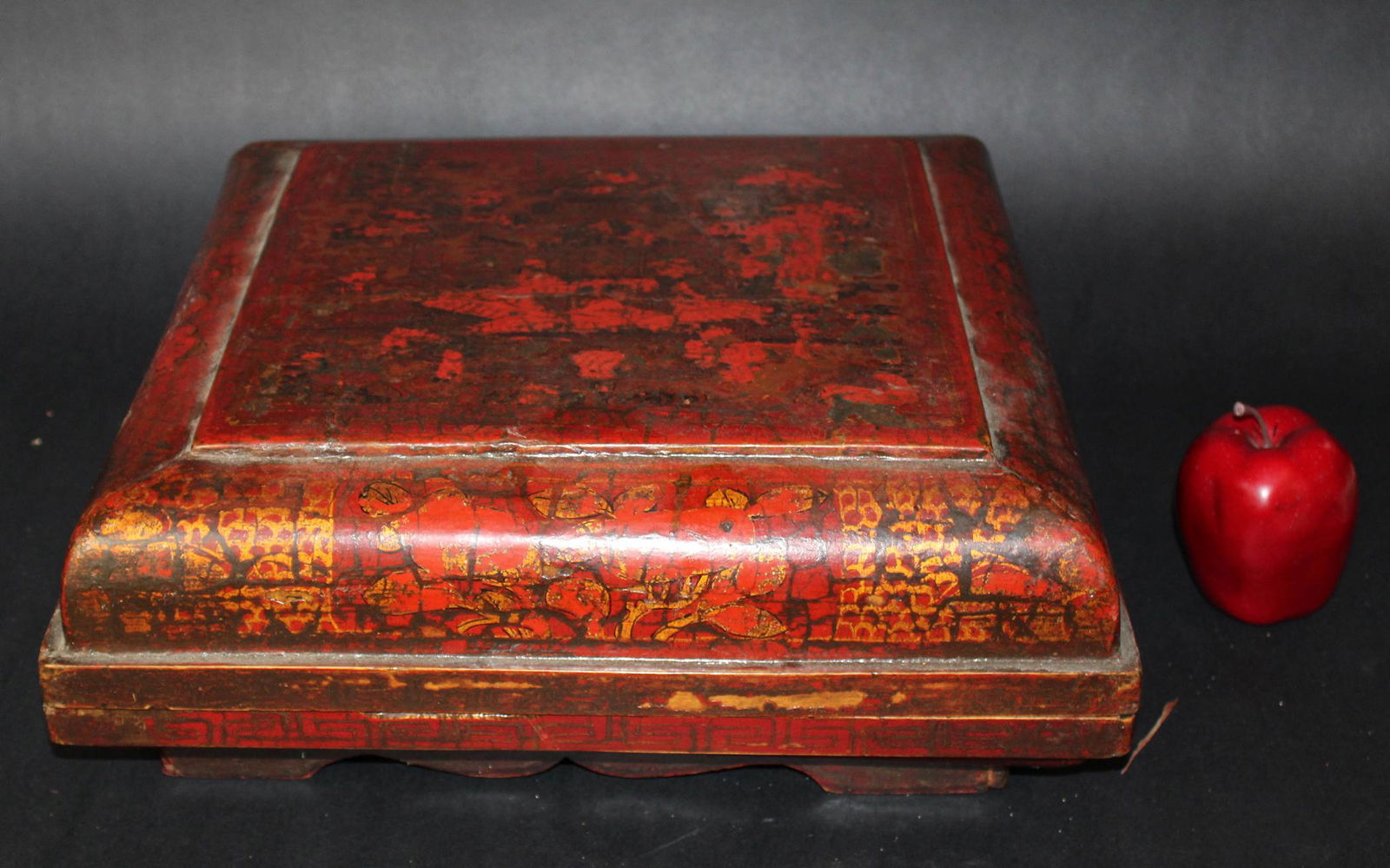 Chinese red lacquered square lidded box (1 of 6)