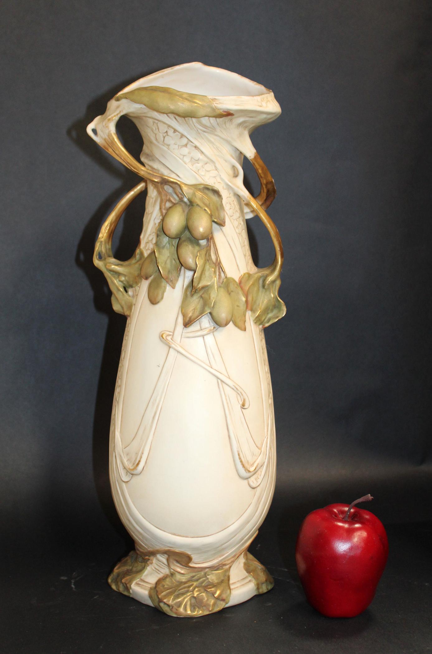 Royal Dux Art Nouveau porcelain vase: Royal Dux Art Nouveau style porcelain vase. 20th century. 19"h x 7"w