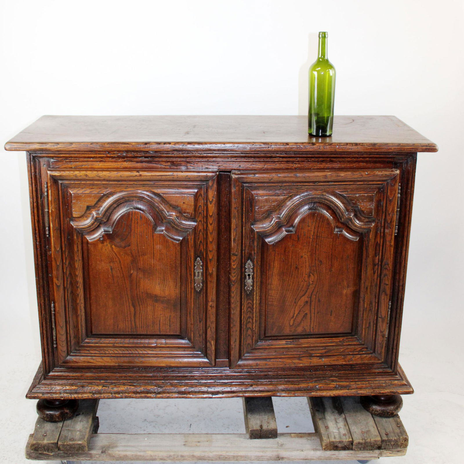 French Provincial 2 door buffet bas (1 of 8)