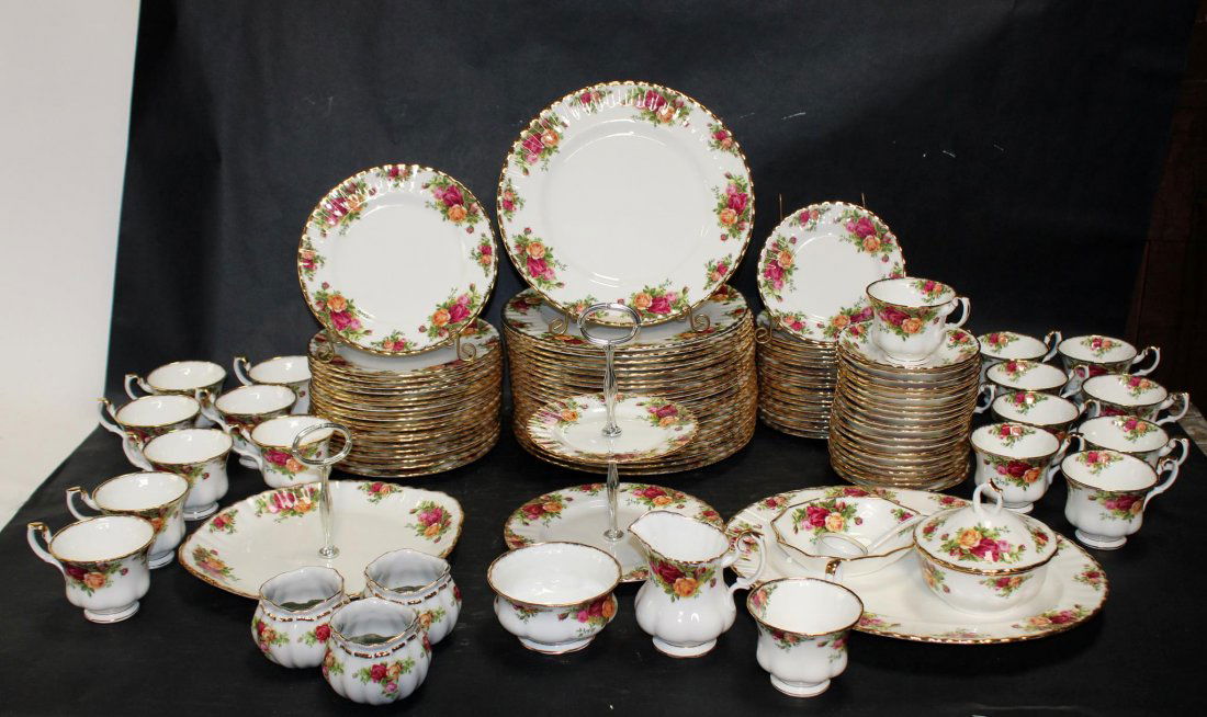 Royal Albert Old Country Roses porcelain service (1 of 9)