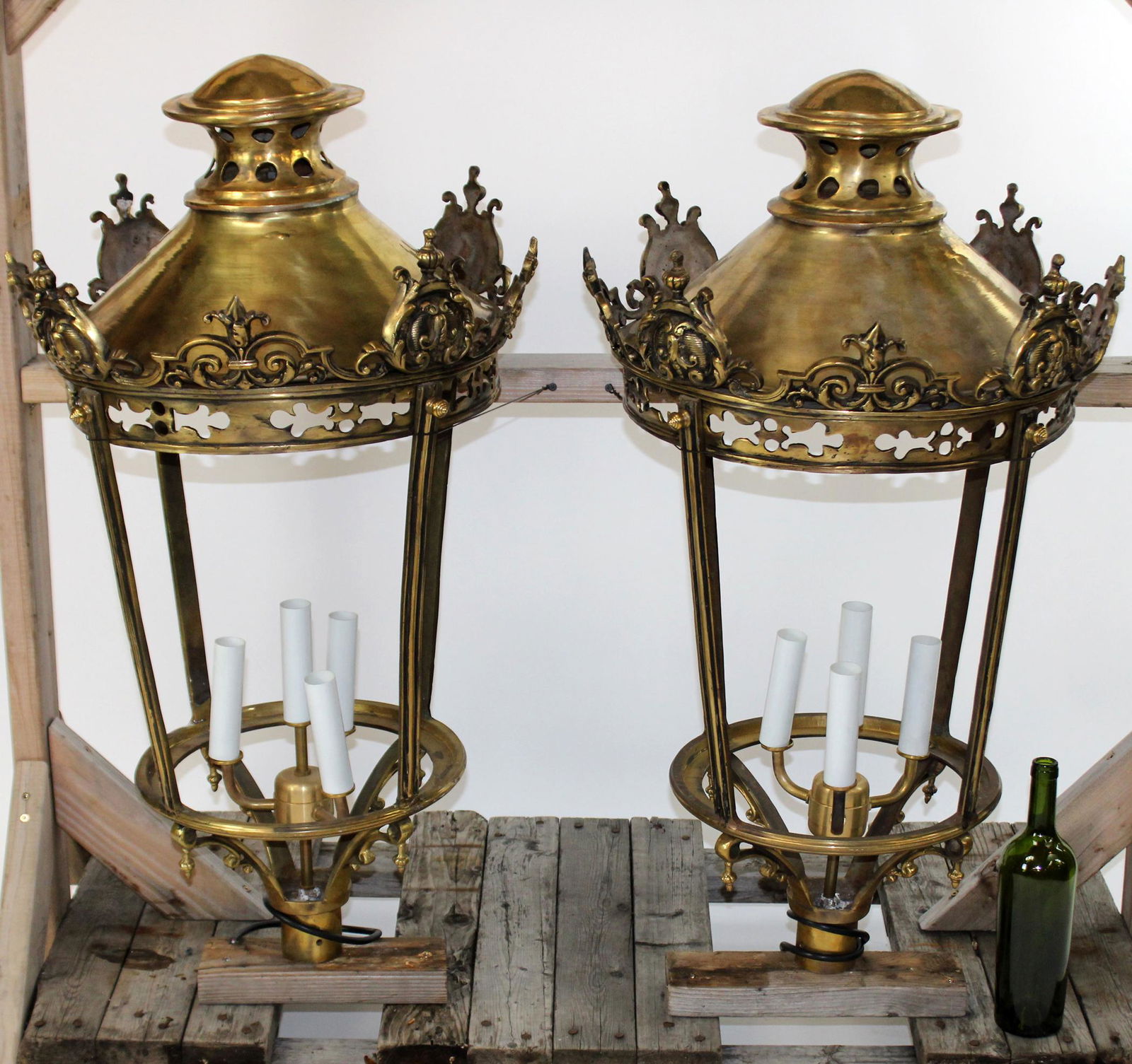 Lot of 2 bronze lantern style post heads (1 of 8)