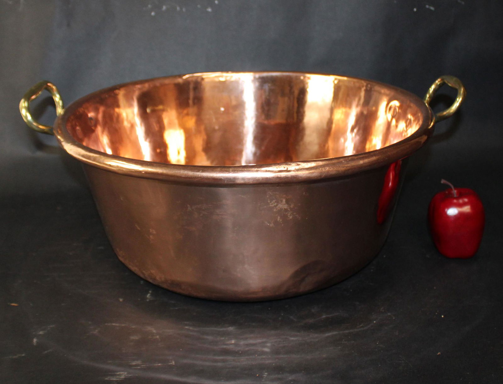 Grand scale French polished copper pot (1 of 10)