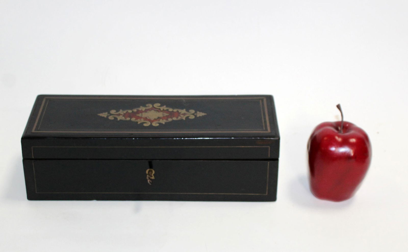 Napoleon III glove box with brass inlay (1 of 5)