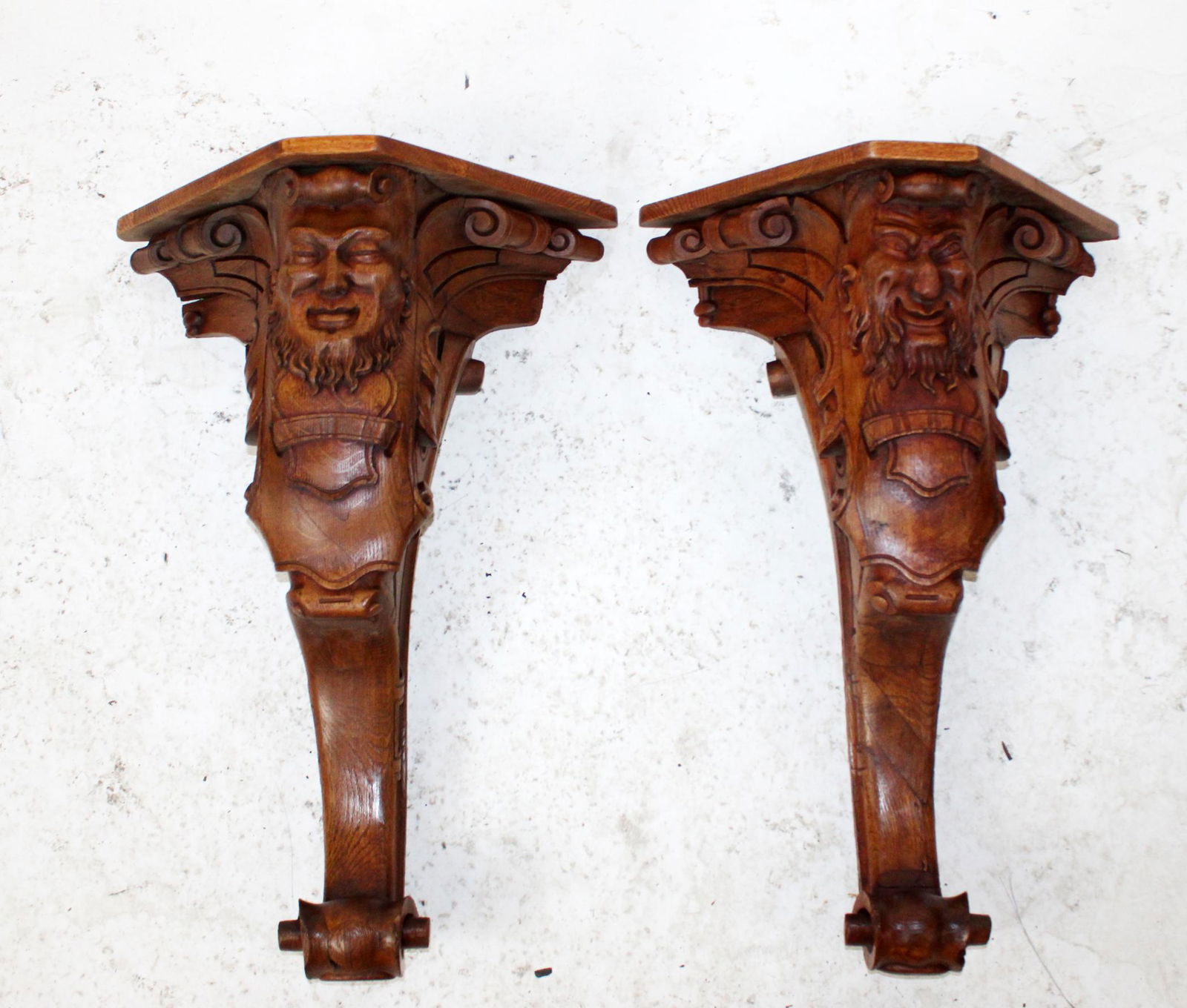 Pair of carved oak corbel style brackets (1 of 9)