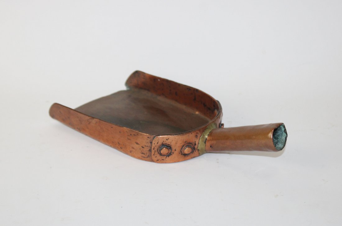 French copper scoop: French copper scoop. Early 20th century. 2 3/4"h x 12"w x 6"d