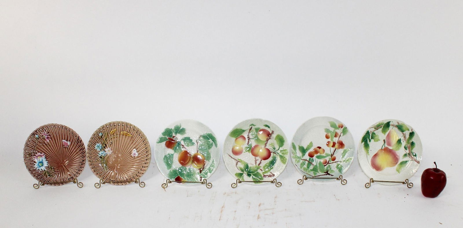 Grouping of 6 Majolica plates (1 of 8)