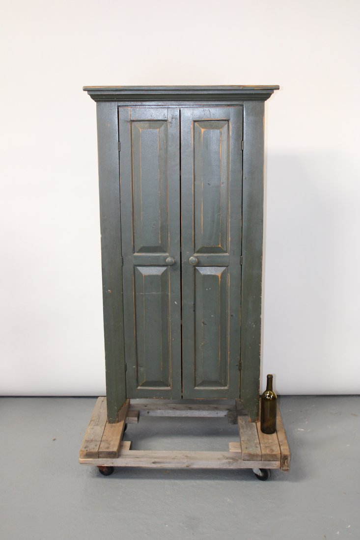 Primitive painted pine 2 door cabinet (1 of 7)