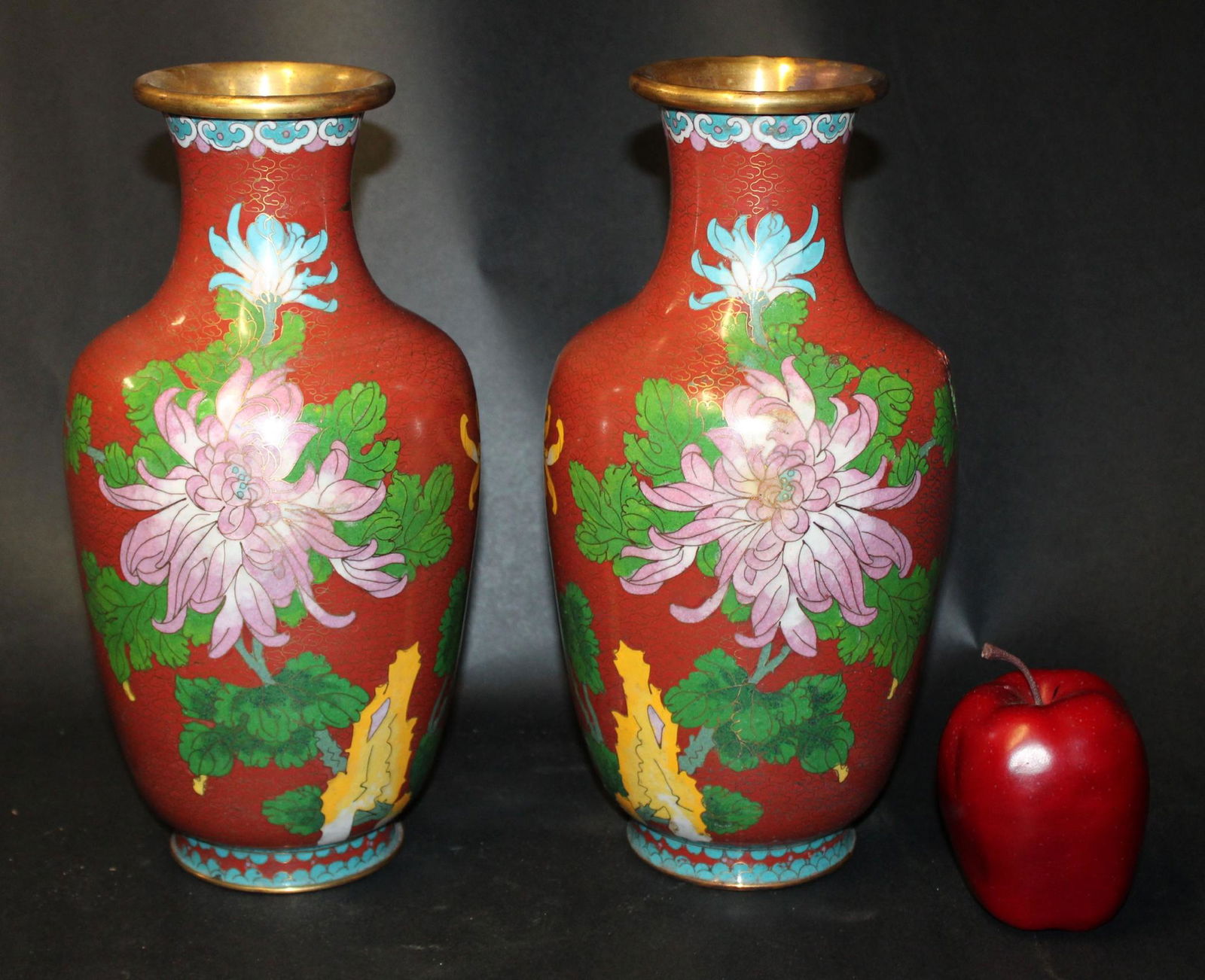 Pair of Chinese cloisonnÃ© enamel vases (1 of 5)