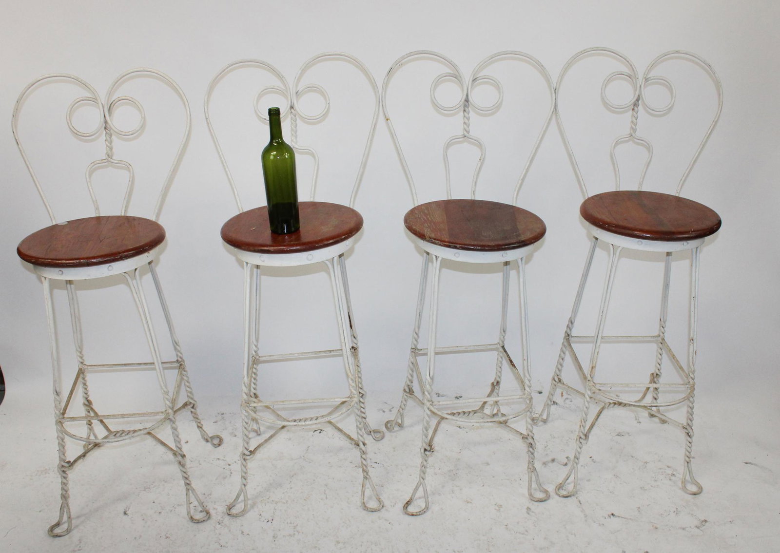 Lot of 4 American ice cream parlor stools (1 of 4)