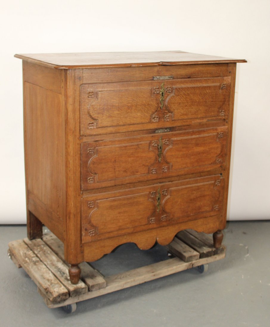 French Provincial 3 drawer oak commode (1 of 14)
