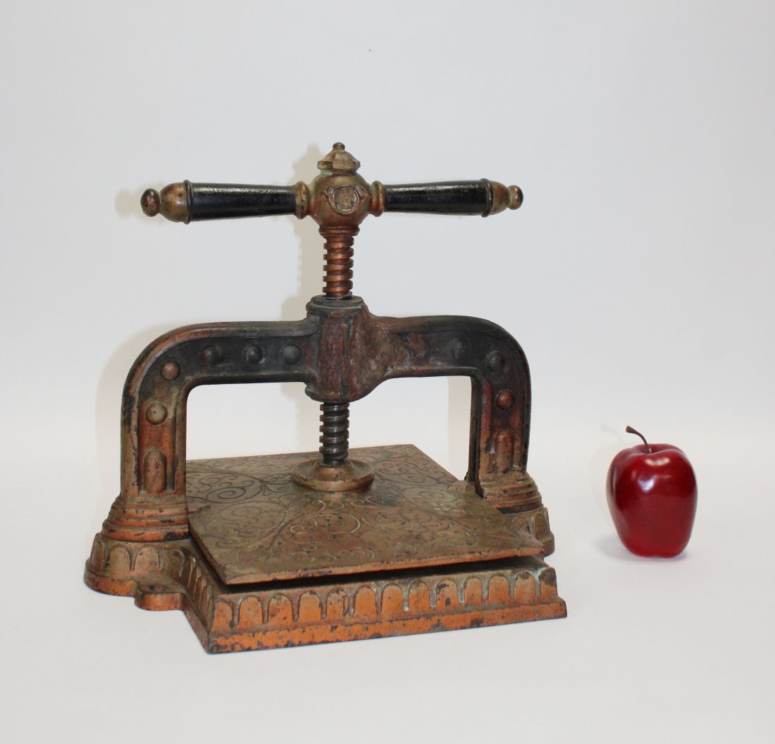Antique French cast iron book press (1 of 9)