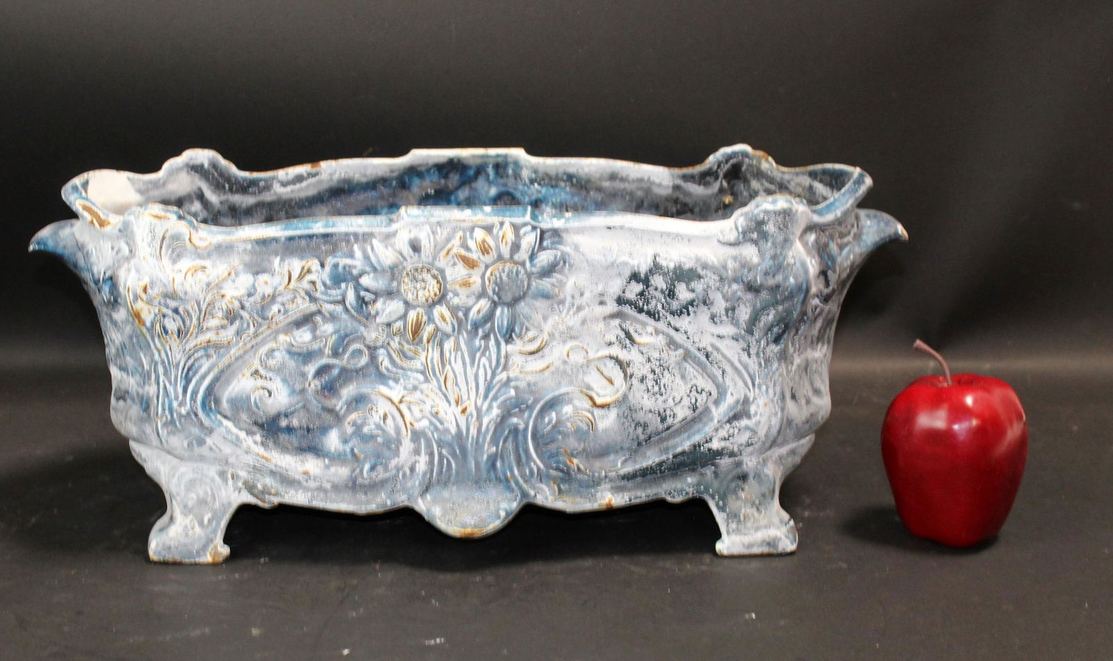 French cast iron garden planter (1 of 8)