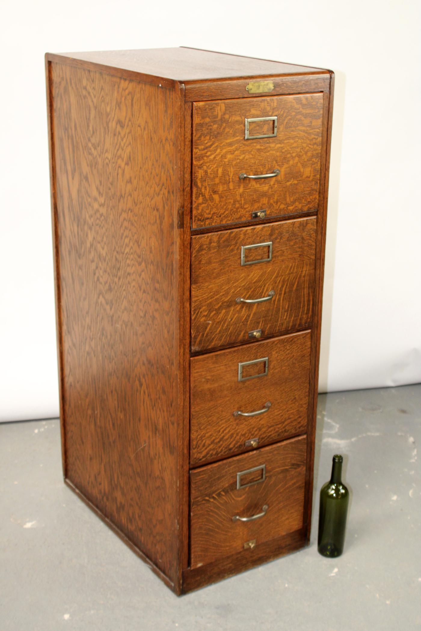 Hoskins Office outfitters 4 drawer file cabinet (1 of 7)