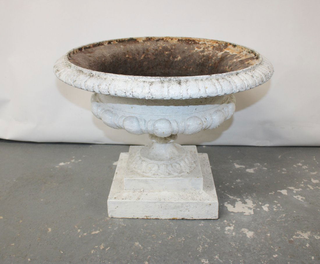 Antique French cast iron double handle garden urn (1 of 7)