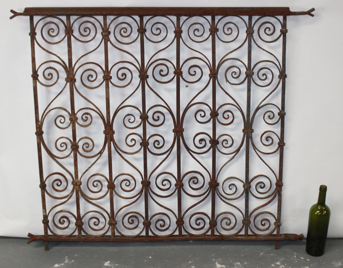Antique French scrolled iron railing (1 of 7)