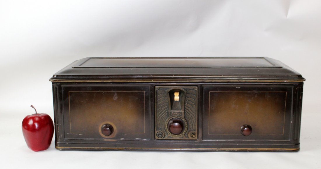 Antique Philco radio model 511 (1 of 6)