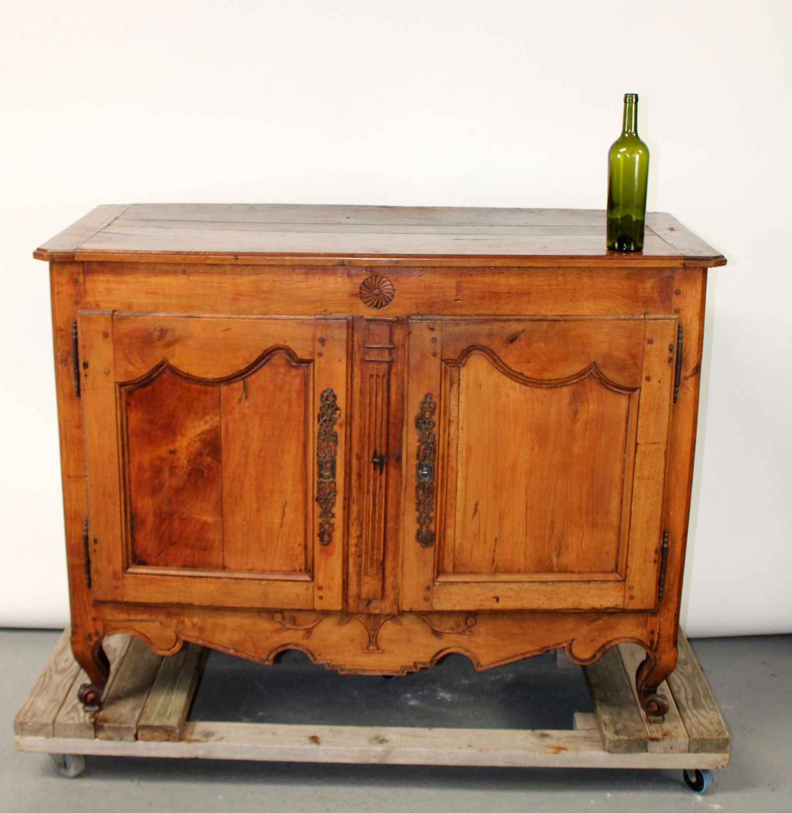 French Provincial buffet bas in walnut (1 of 9)