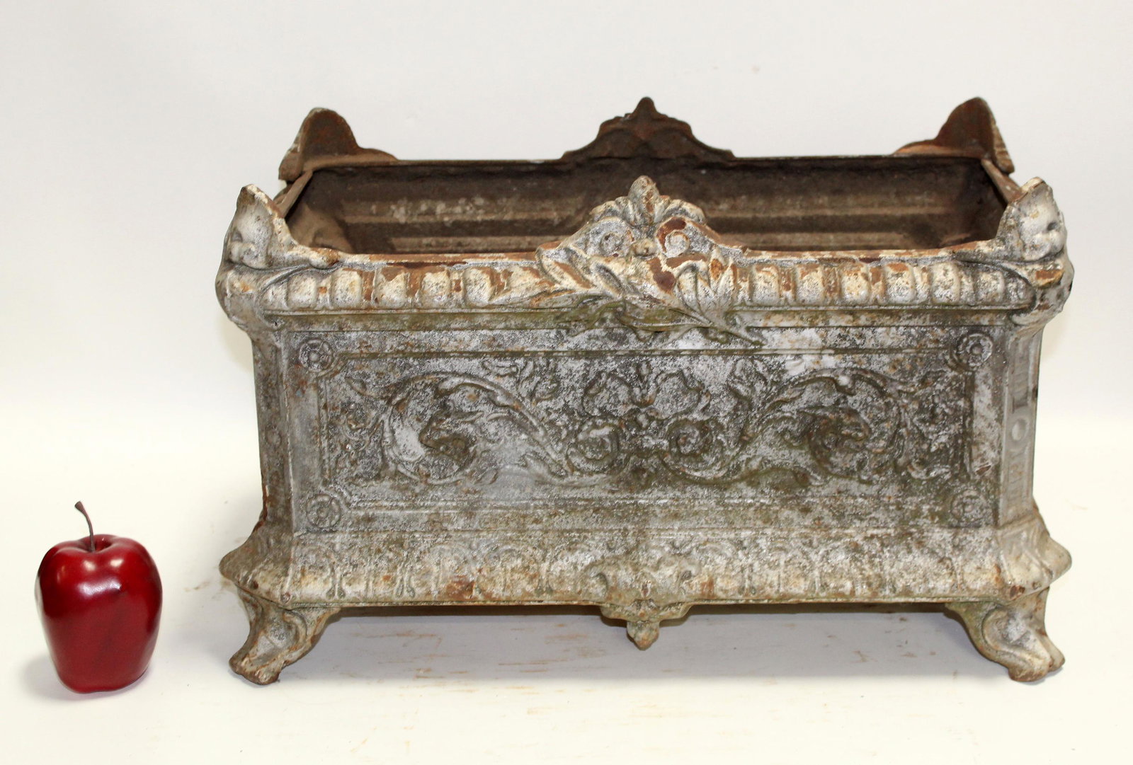 French cast iron planter (1 of 8)