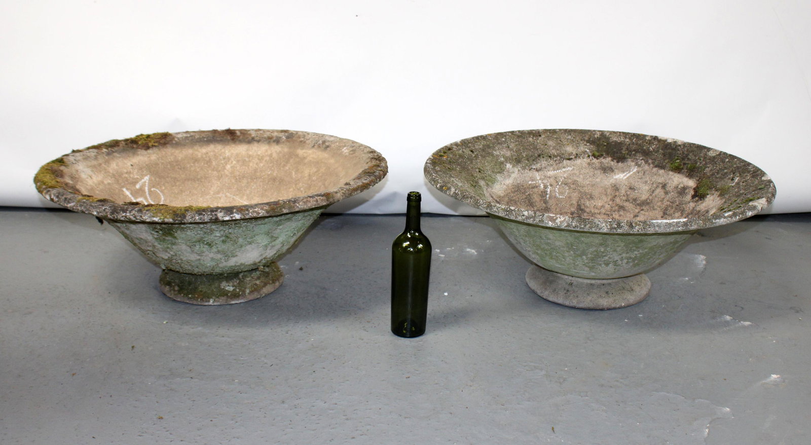 Pair French Grandon Freres garden stone planters (1 of 12)