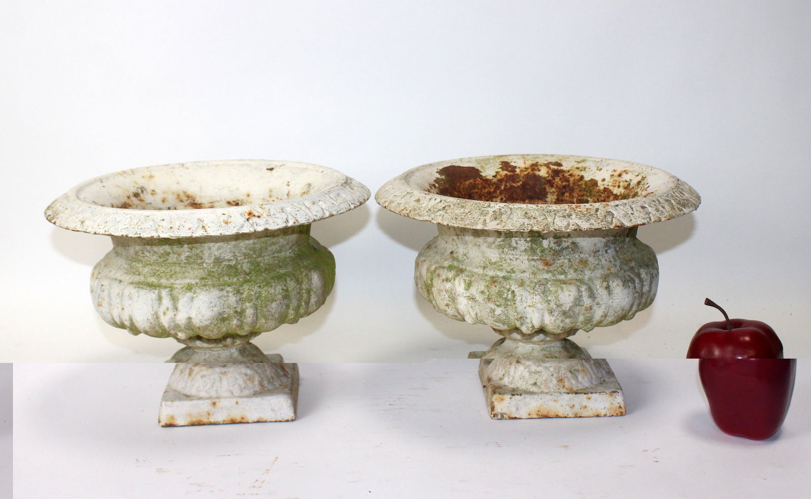 Pair of classical painted cast iron uns (1 of 5)