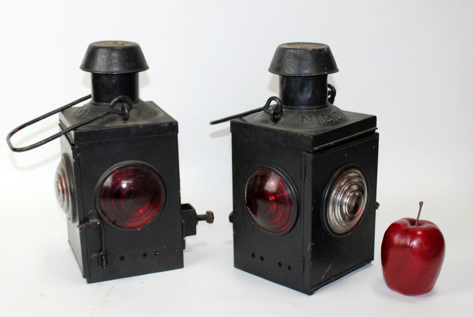 Lot of 2 antique French iron train lanterns (1 of 11)