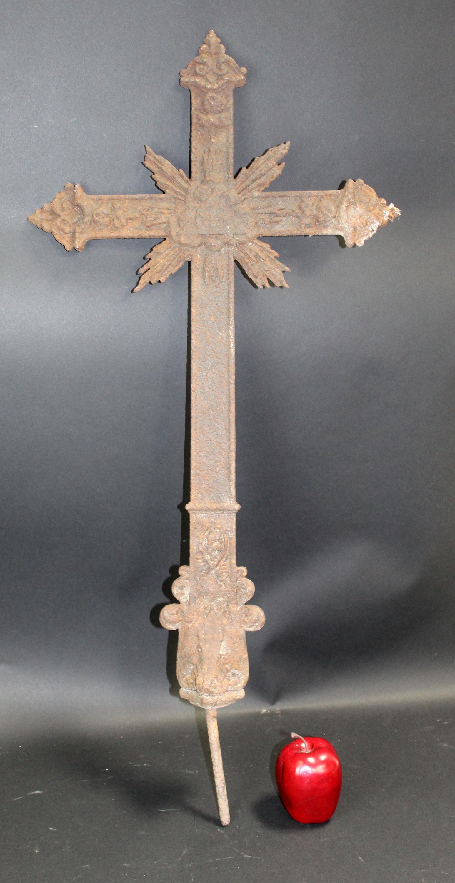 Antique French cast iron cross (1 of 6)