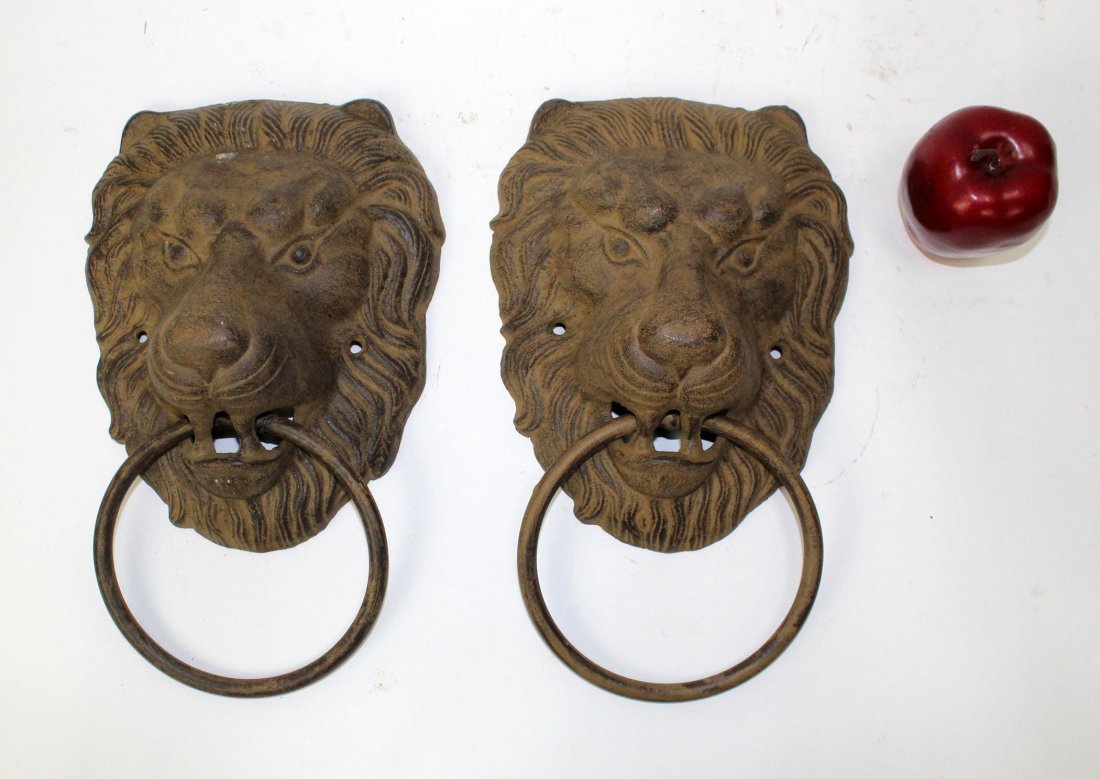 Pair of cast iron lion head door knockers (1 of 4)