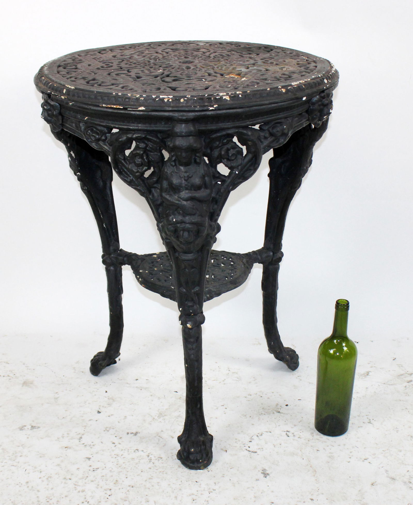 American cast iron round garden table (1 of 7)