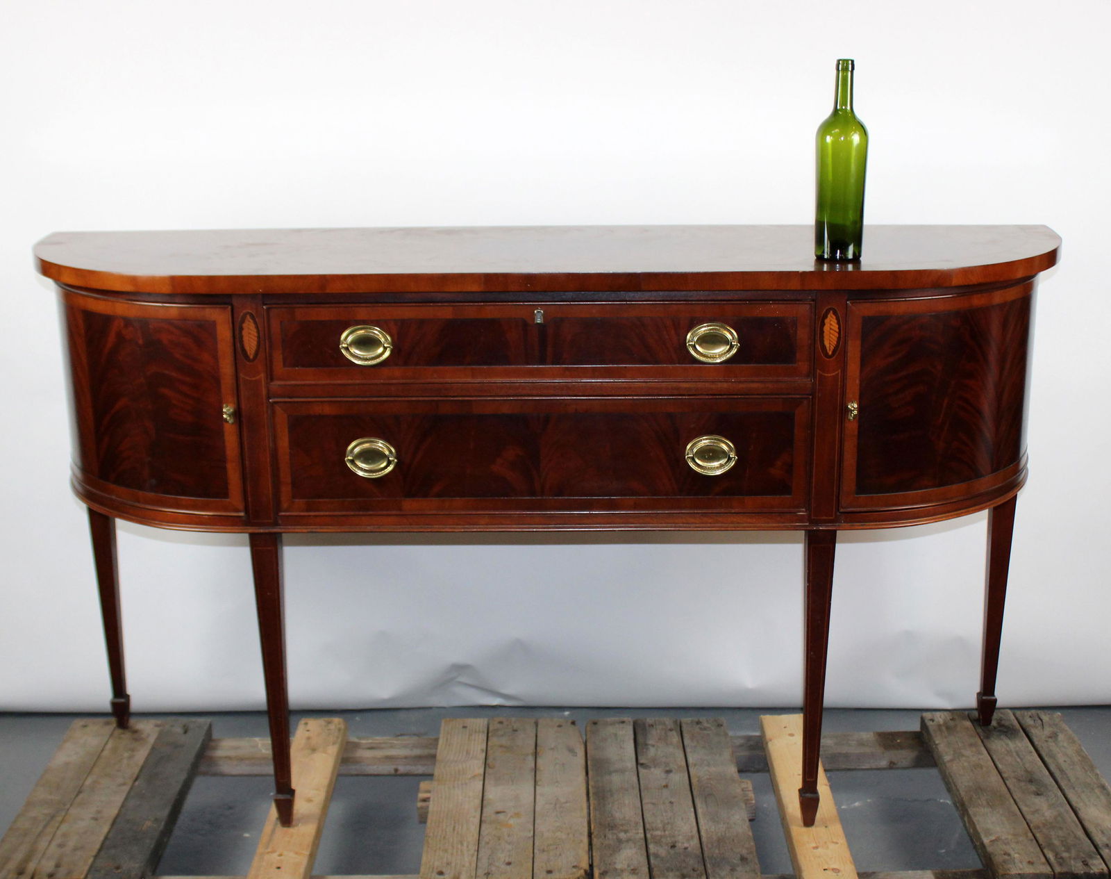 Hekman mahogany Sheridan style sideboard (1 of 10)