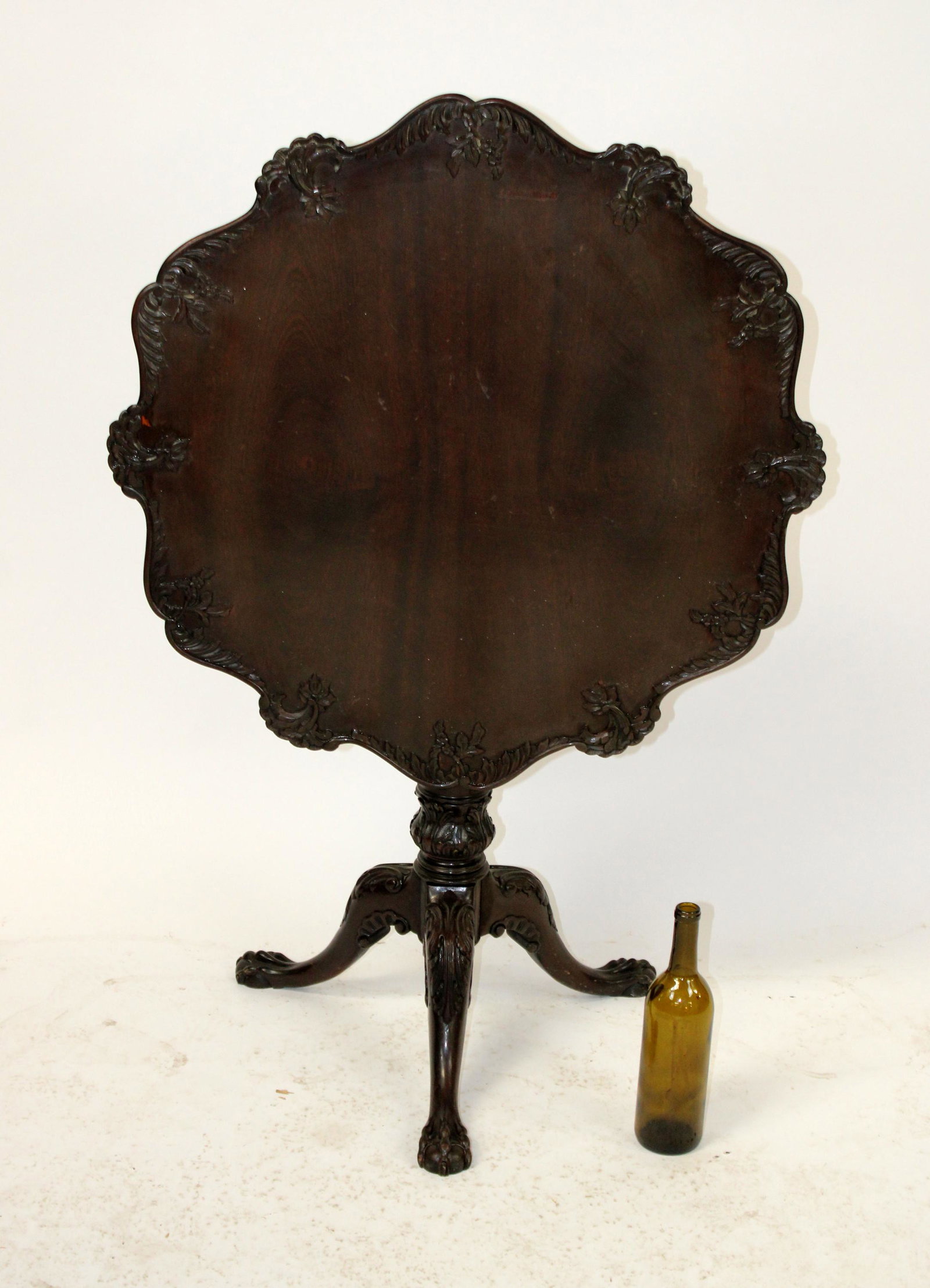 Irish Chippendale carved scalloped edge tilt top table: Irish Chippendale carved scalloped edge tilt top table in mahogany. Late 20th century. 28"h x 29 1/2"w (46"h tilted up)
