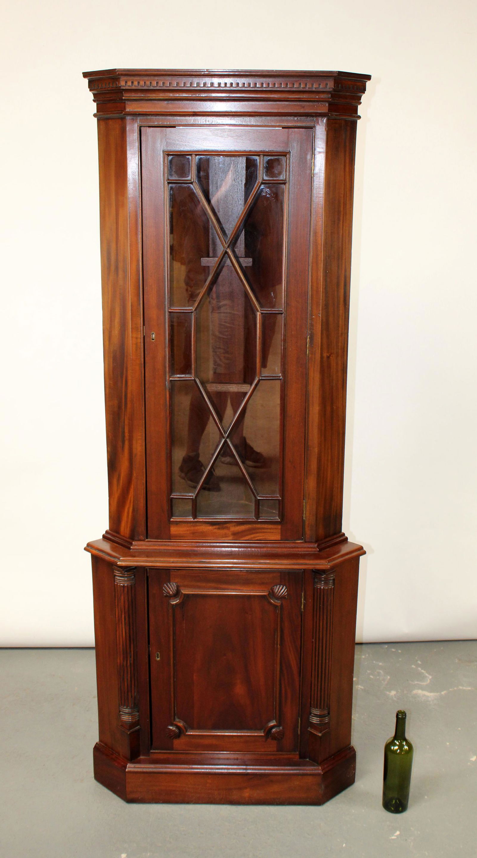 Mahogany corner curio cabinet (1 of 7)