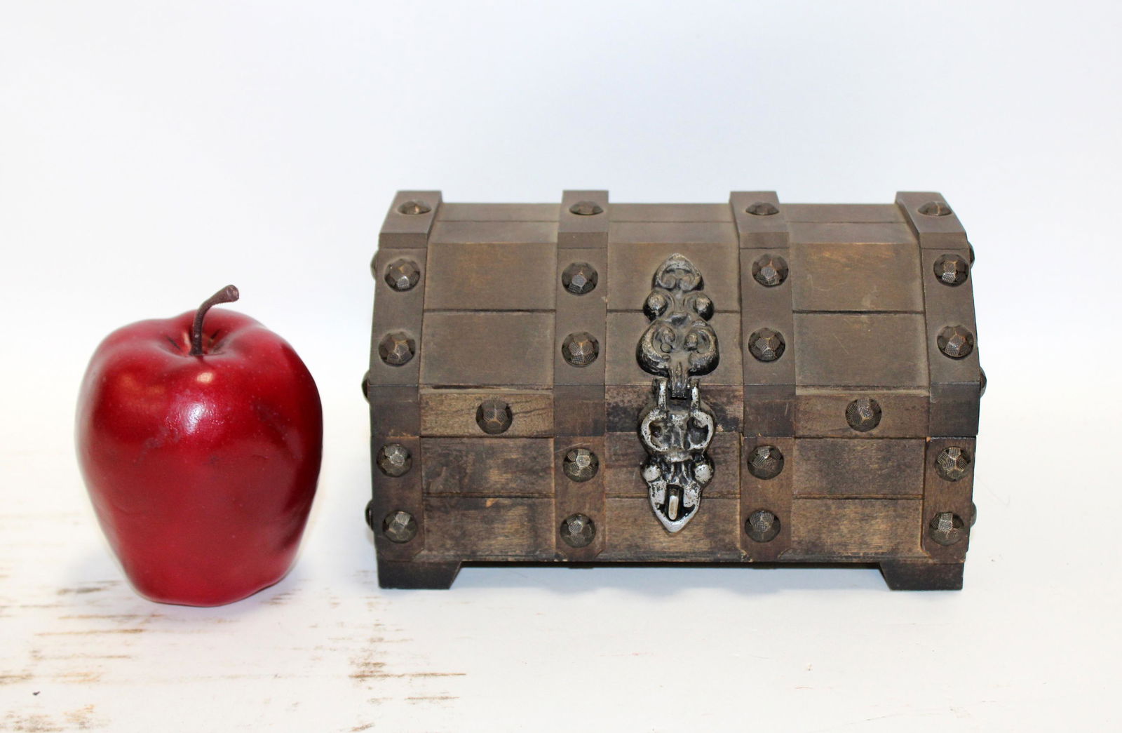 French mini dome top studded trunk (1 of 9)