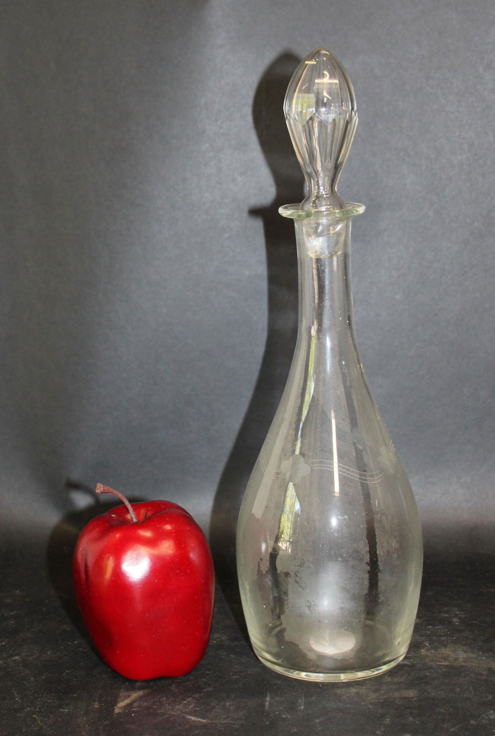 Etched crystal decanter (1 of 3)