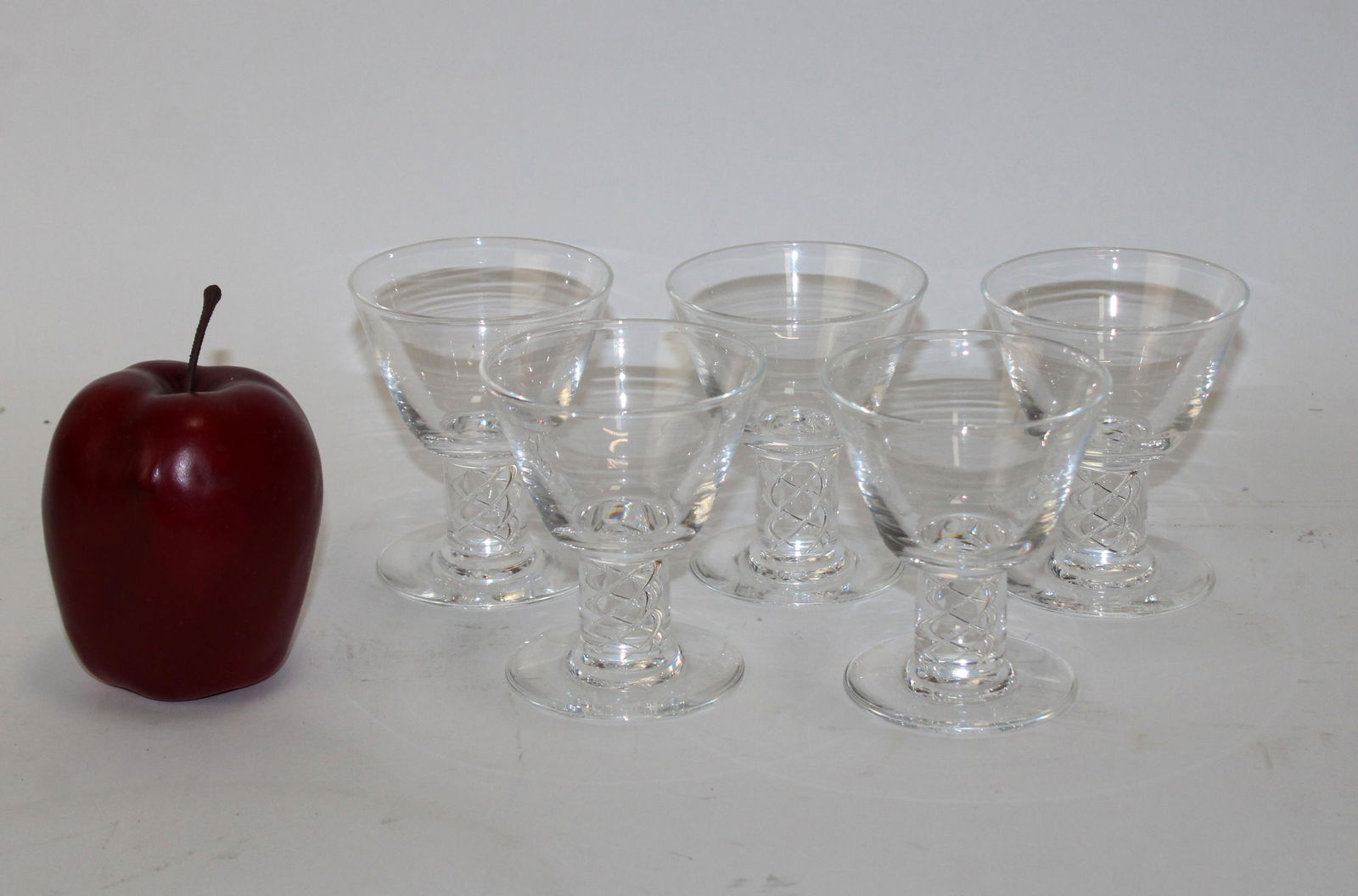Lot of 5 Steuben footed cordial glasses (1 of 4)