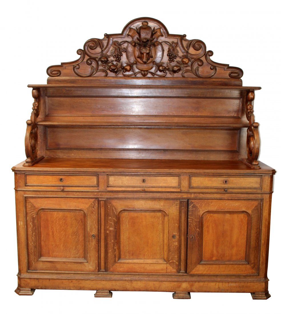 French buffet St Hubert in oak with deer head crest (1 of 9)