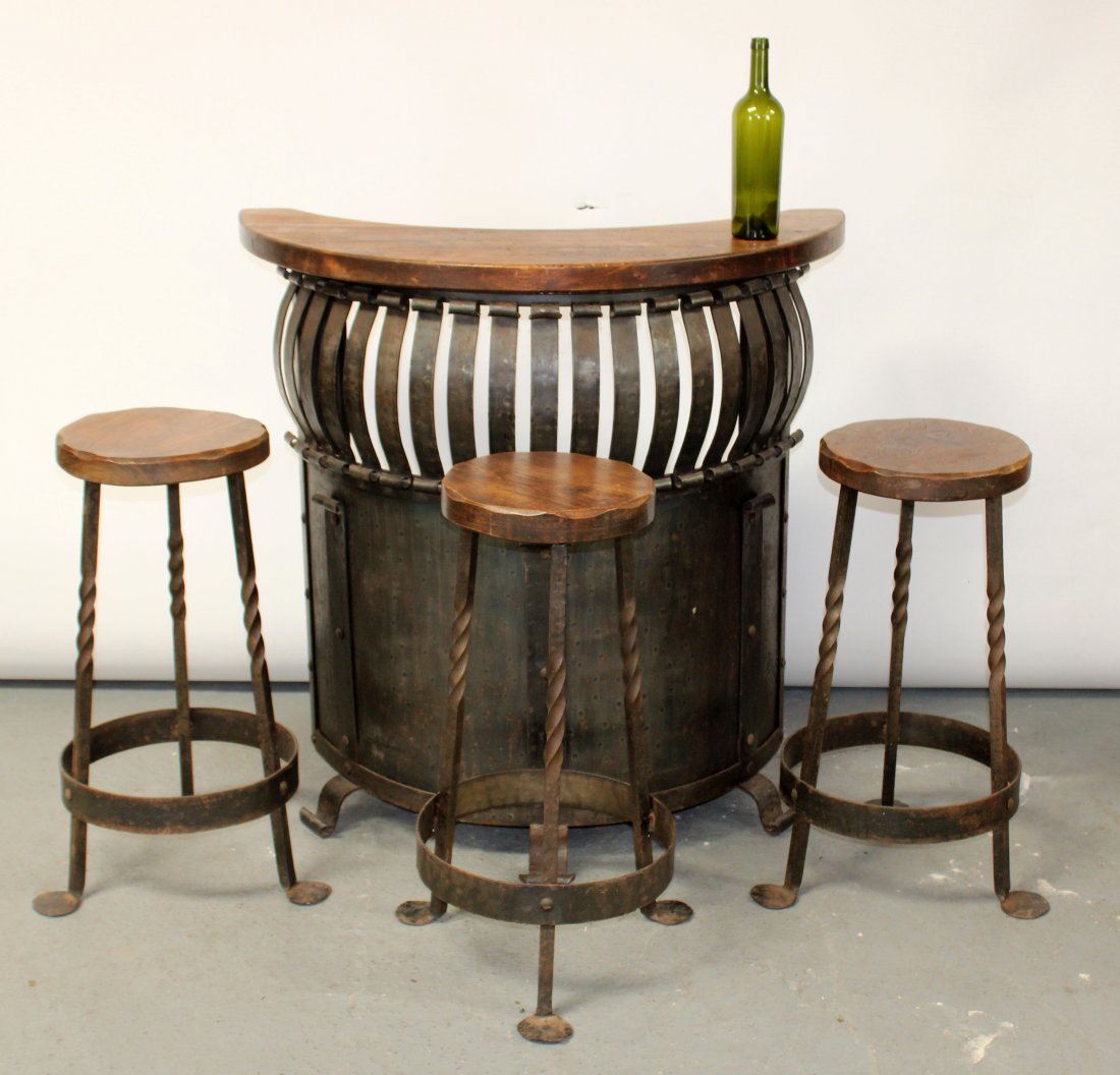 French curved front bar in wrought iron with 3 stools (1 of 12)
