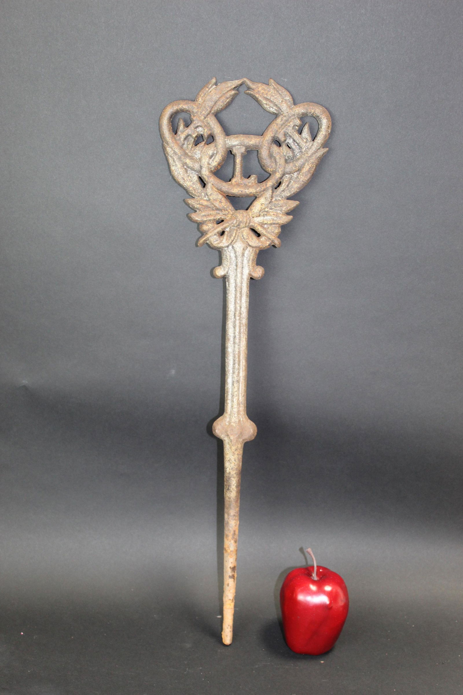 Antique American grave marker (1 of 8)