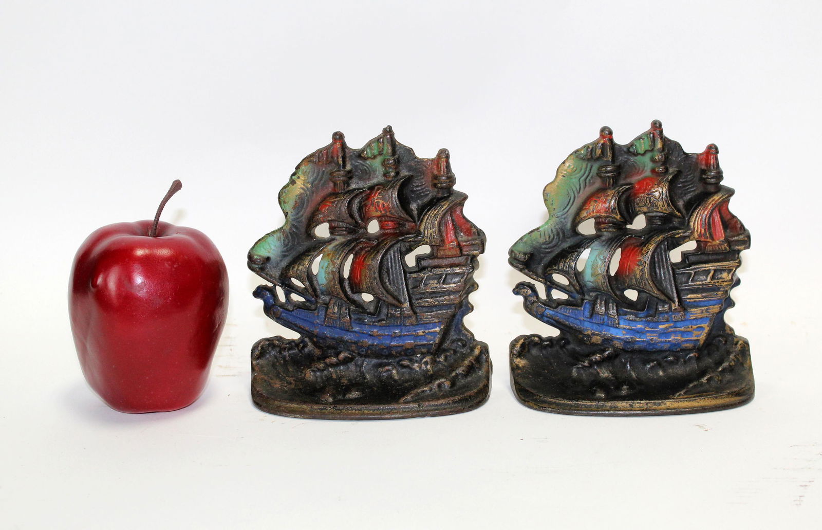 Pair of vintage cast iron ship bookends (1 of 5)