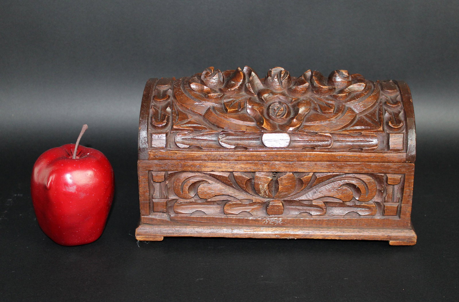 French floral relief carved oak dresser box (1 of 8)