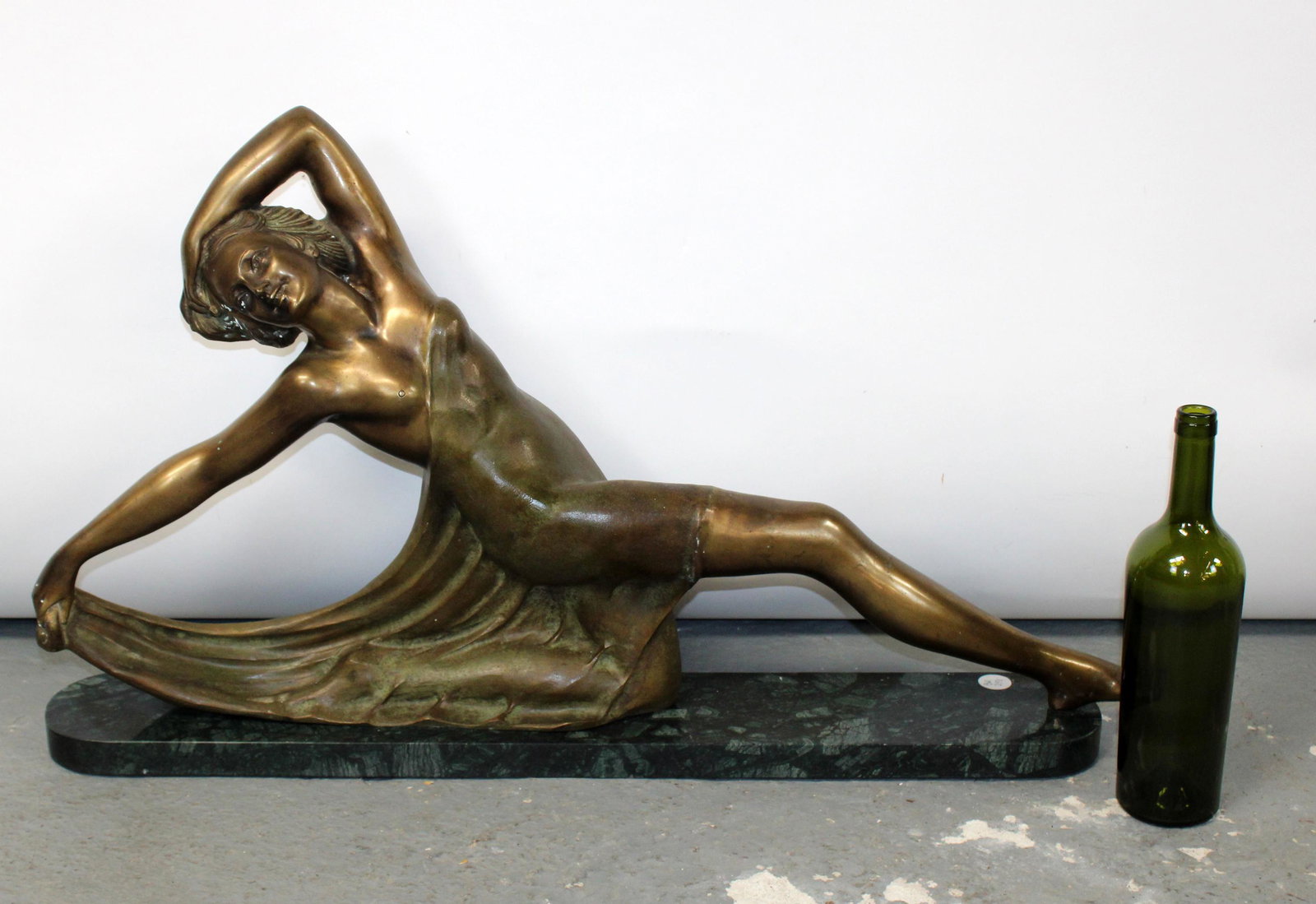 Art Deco female fiigural bronze sculpture (1 of 10)
