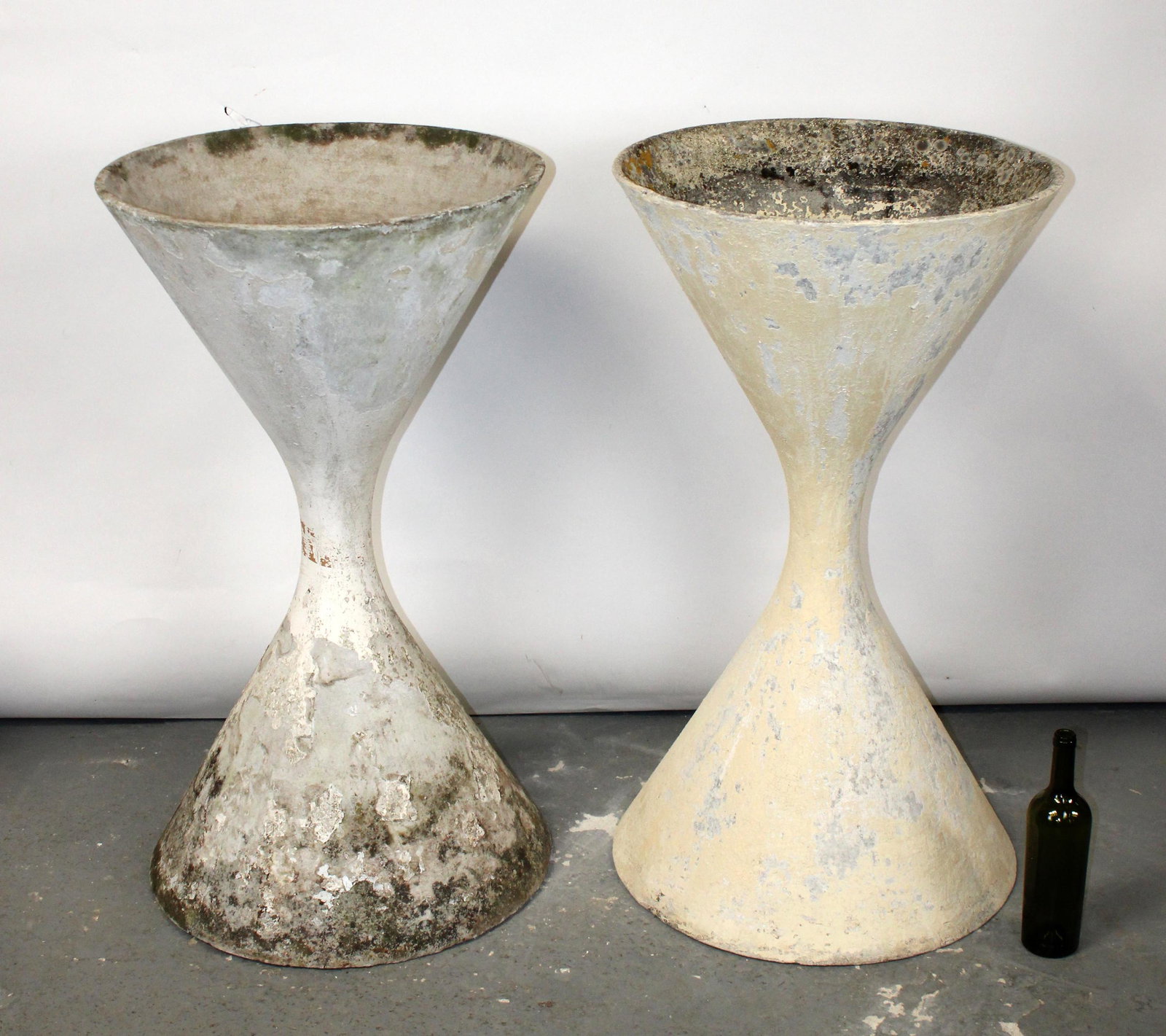 Pair of large Willy Guhl design 'Diablo' planters: Pair of large Willy Guhl design 'Diablo' planters. 38"h x 21 1/2"dia