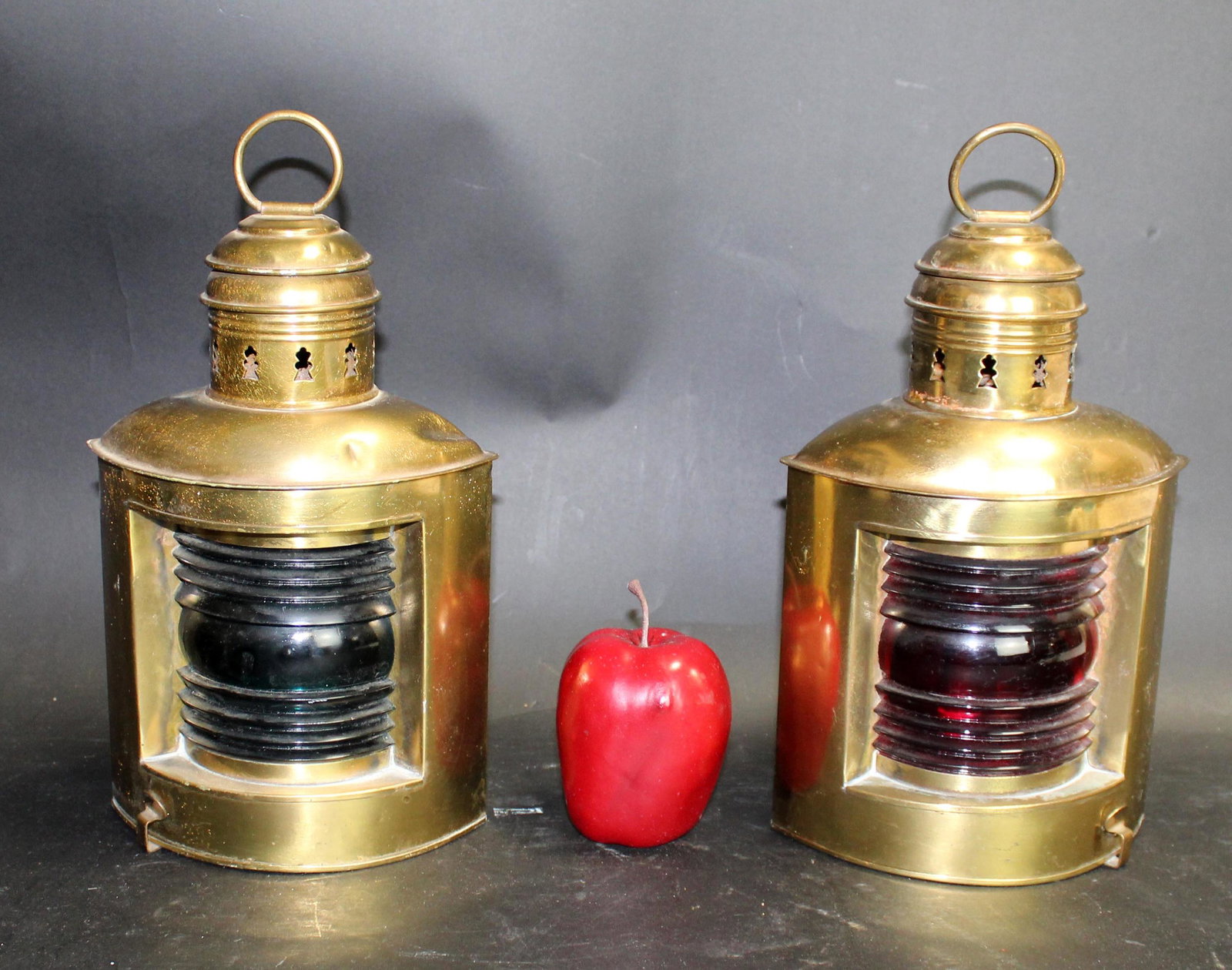 Pair of vintage brass ship navigational oil lamps (1 of 10)