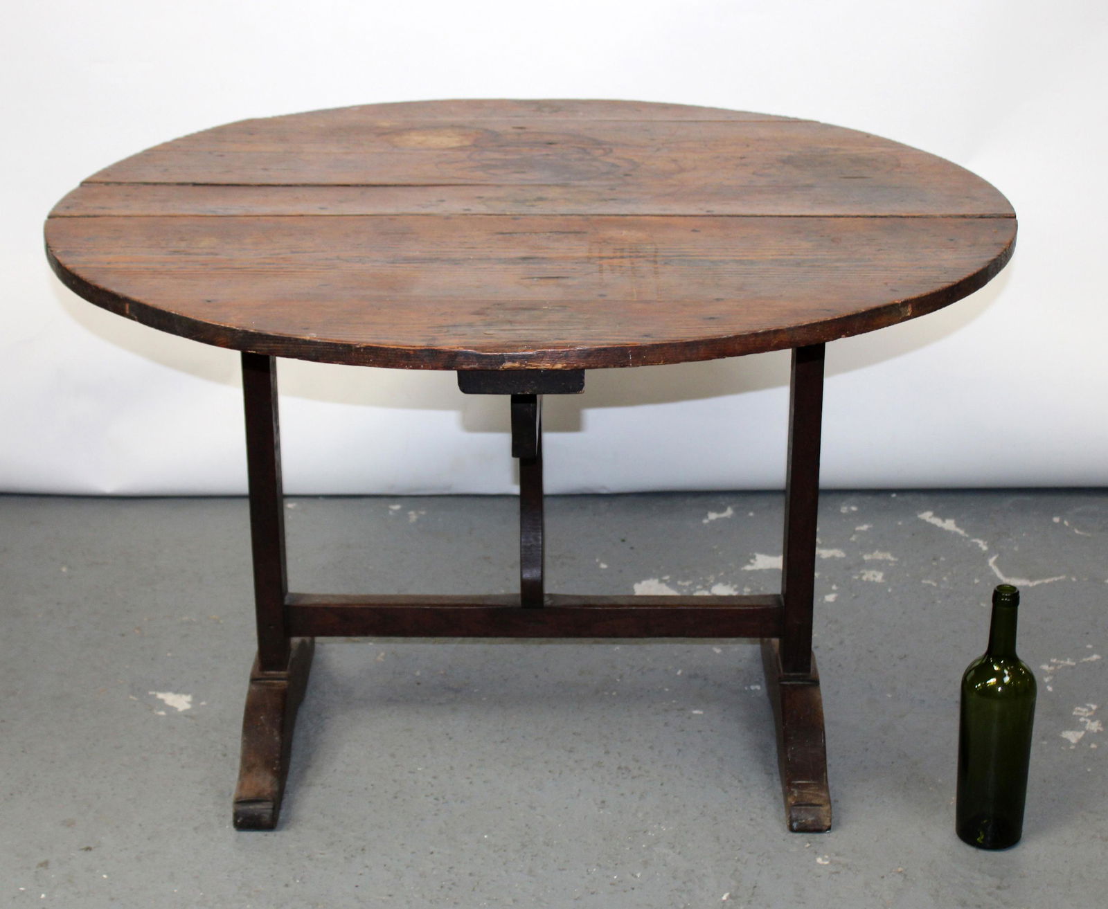 French tilt top vintners table in pine (1 of 8)