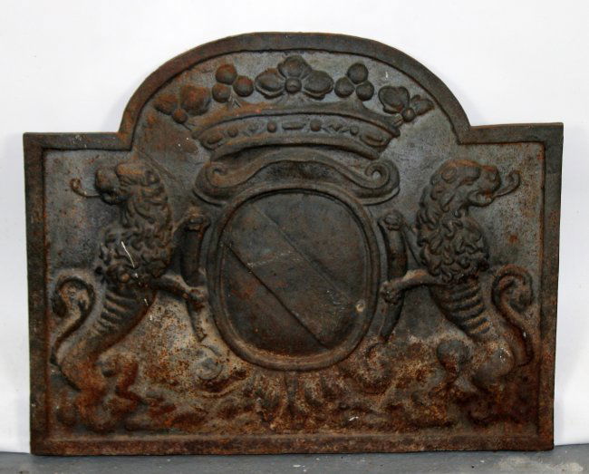 French cast iron fire back panel with Regal lions (1 of 9)
