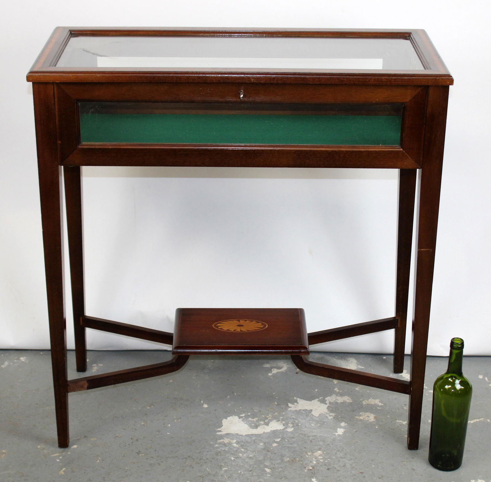 Banded mahogany lift top jewelry display case (1 of 10)