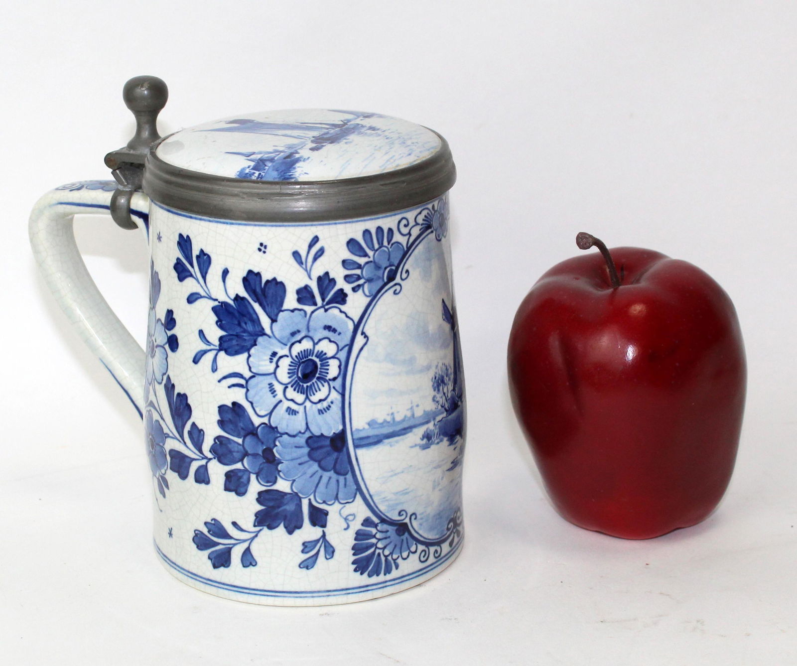 Delft blue and white tankard with pewter lid (1 of 9)