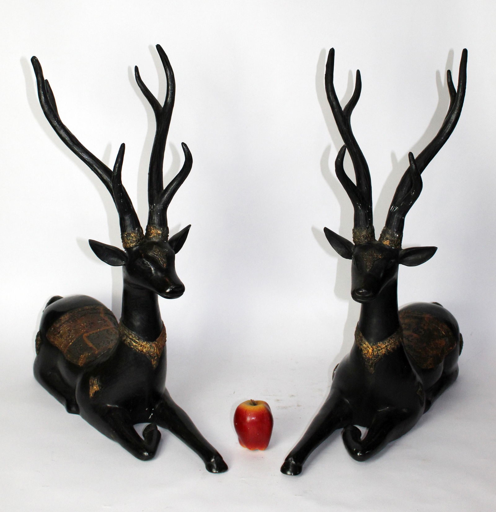 Pair of bronze laying deer statues (1 of 11)